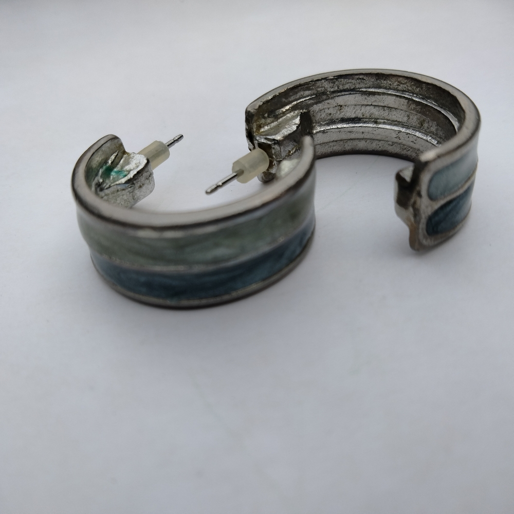 Vintage Green Enameled Half Hoop Earrings Pierced Silver Tone - Picture 3 of 9